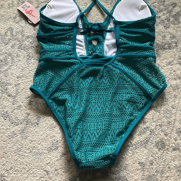 NWT Woman’s Crochet One-Piece Monokini Bathing Suit - Picture 6 of 10